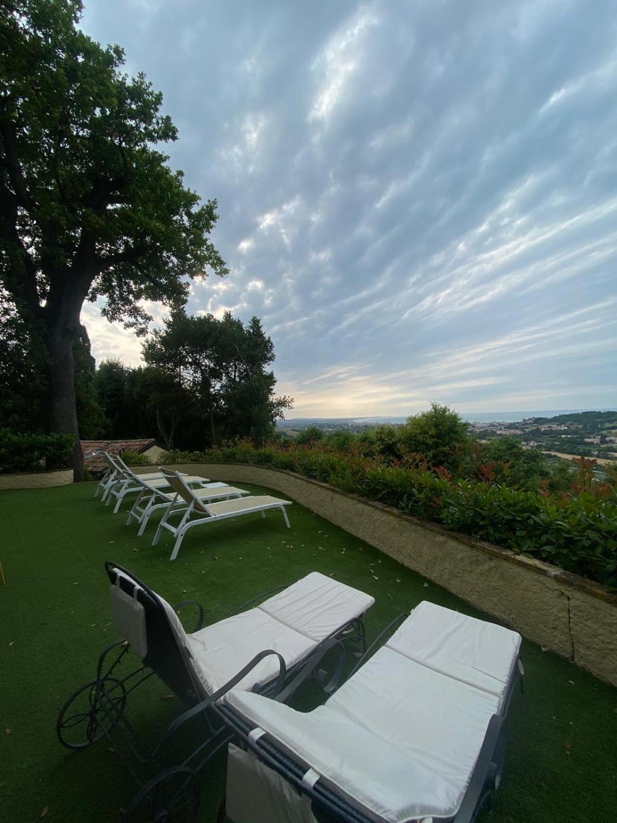 La Loggia Historic Resort Gradara Exterior photo